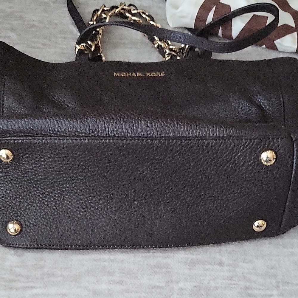 Michael Kors Brown Leather Shoulder Bag with Gold Chain - Picture 3 of 5